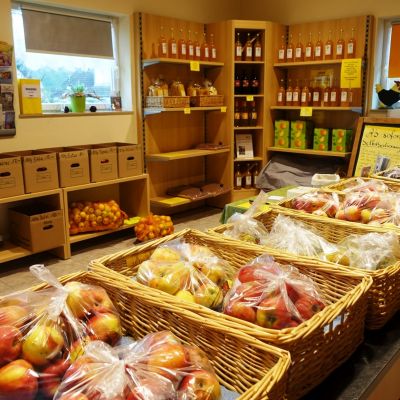 Äpfel kaufen im Hofladen Ebersried